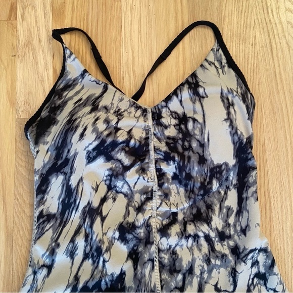 Lululemon Power Y Tank *Luon EUC size 6 - Picture 4 of 7